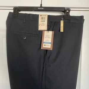 Navy men’s dress pants 42x30 haggar